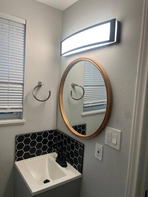 Cozy 1 Bed Close To Downtown Houston Exterior photo